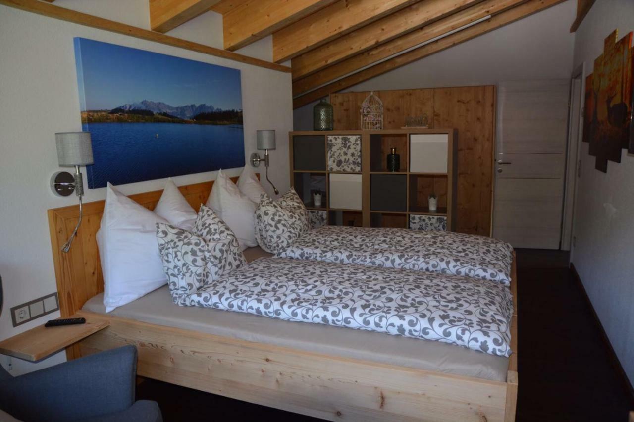 Chalet Christine Brixen im Thale Buitenkant foto